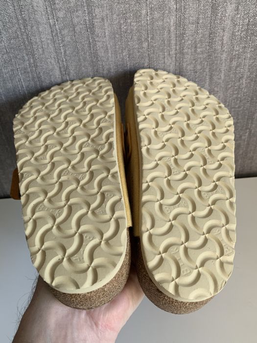 Birkenstock Женские шлепки жовтого цвета Розмер  39