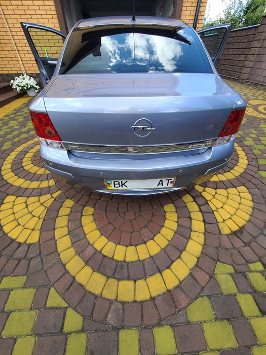 Opel Astra h sedan 1.6