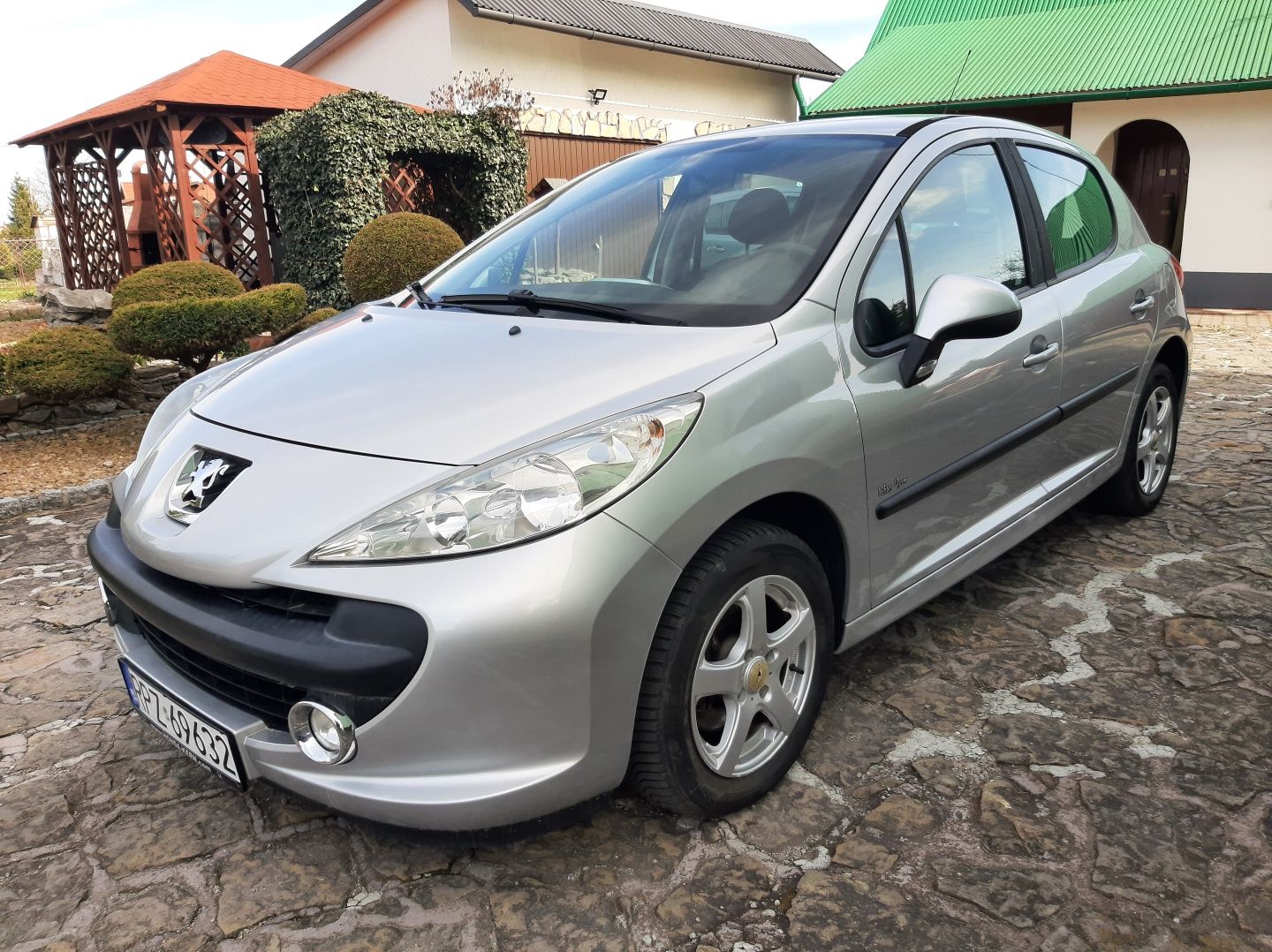 Peugeot 207 1.4 sprowadzony zarejestrowany faktura stan bardzo dobry