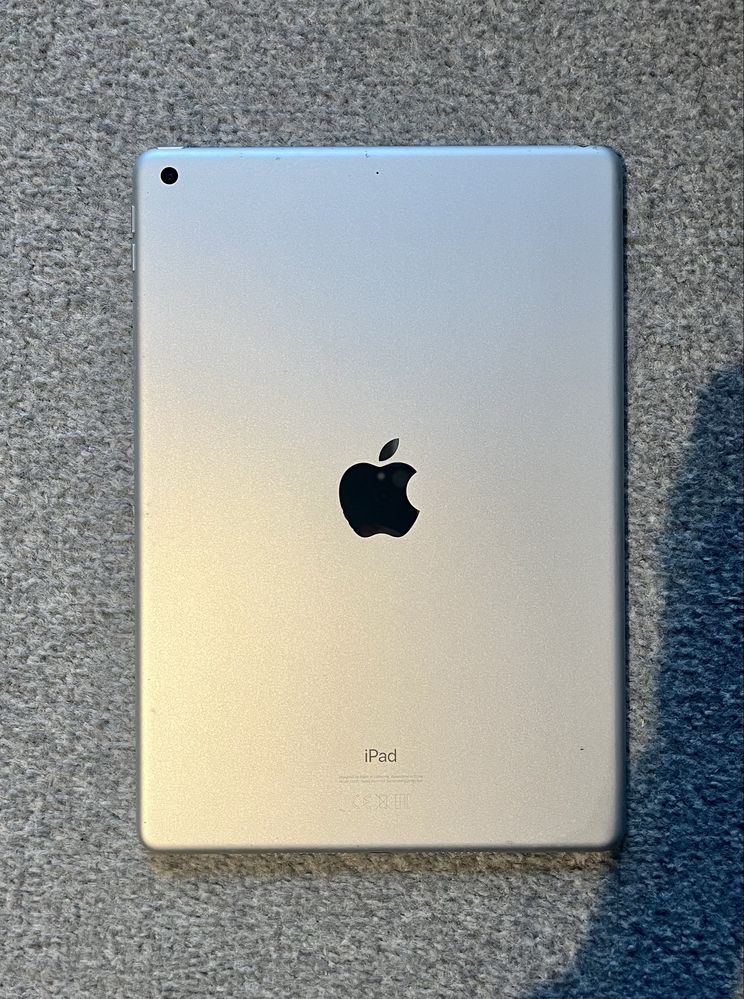Apple iPad 8 generacji 128GB A2270