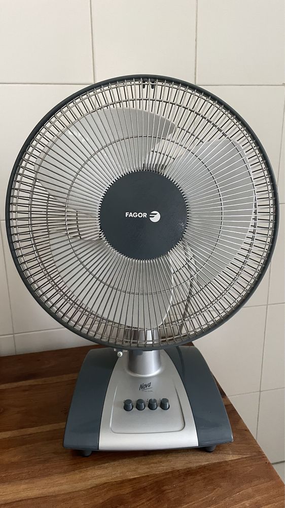 Ventoinha Fagor com 52cm altura e silenciosa