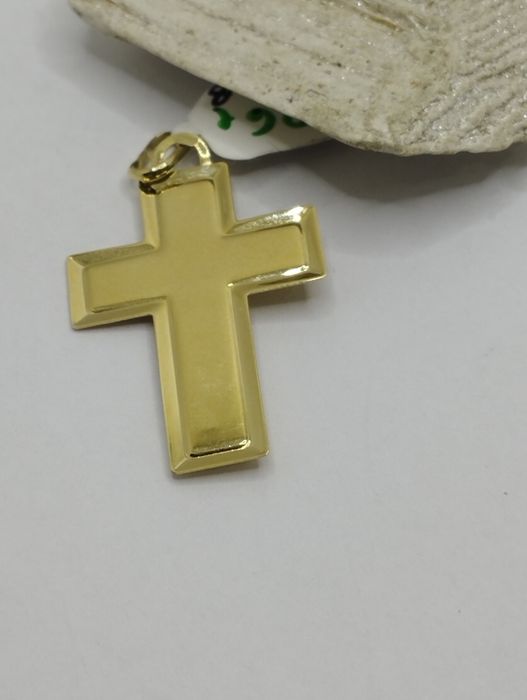 Złoty wisiorek krzyżyk z Panem Jezusem, złoto 585