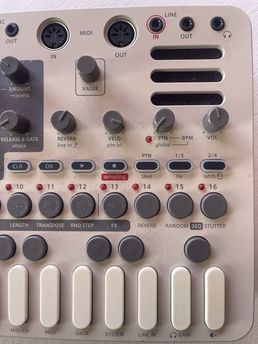 Sonicware LIVEN Lofi-12 Sampler e GrooveBox como novo