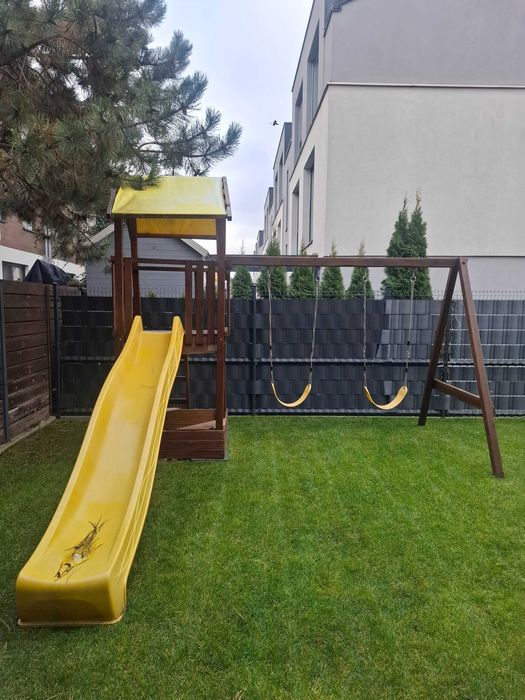 Drewniany plac zabaw dla dzieci
