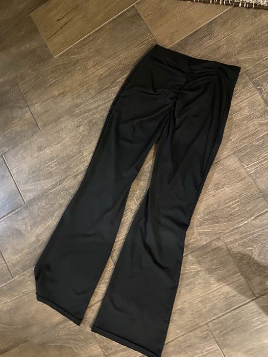 Чорні кльошні штани