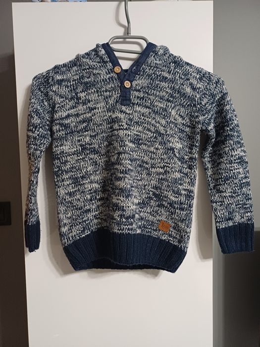 Sweter z kapturem dla chłopca Resrved
