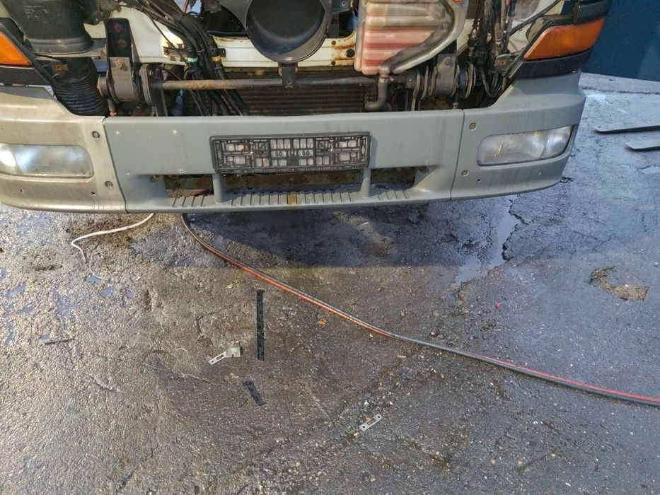 Zderzak przedni Mercedes atego 12-17 kompletny szeroki