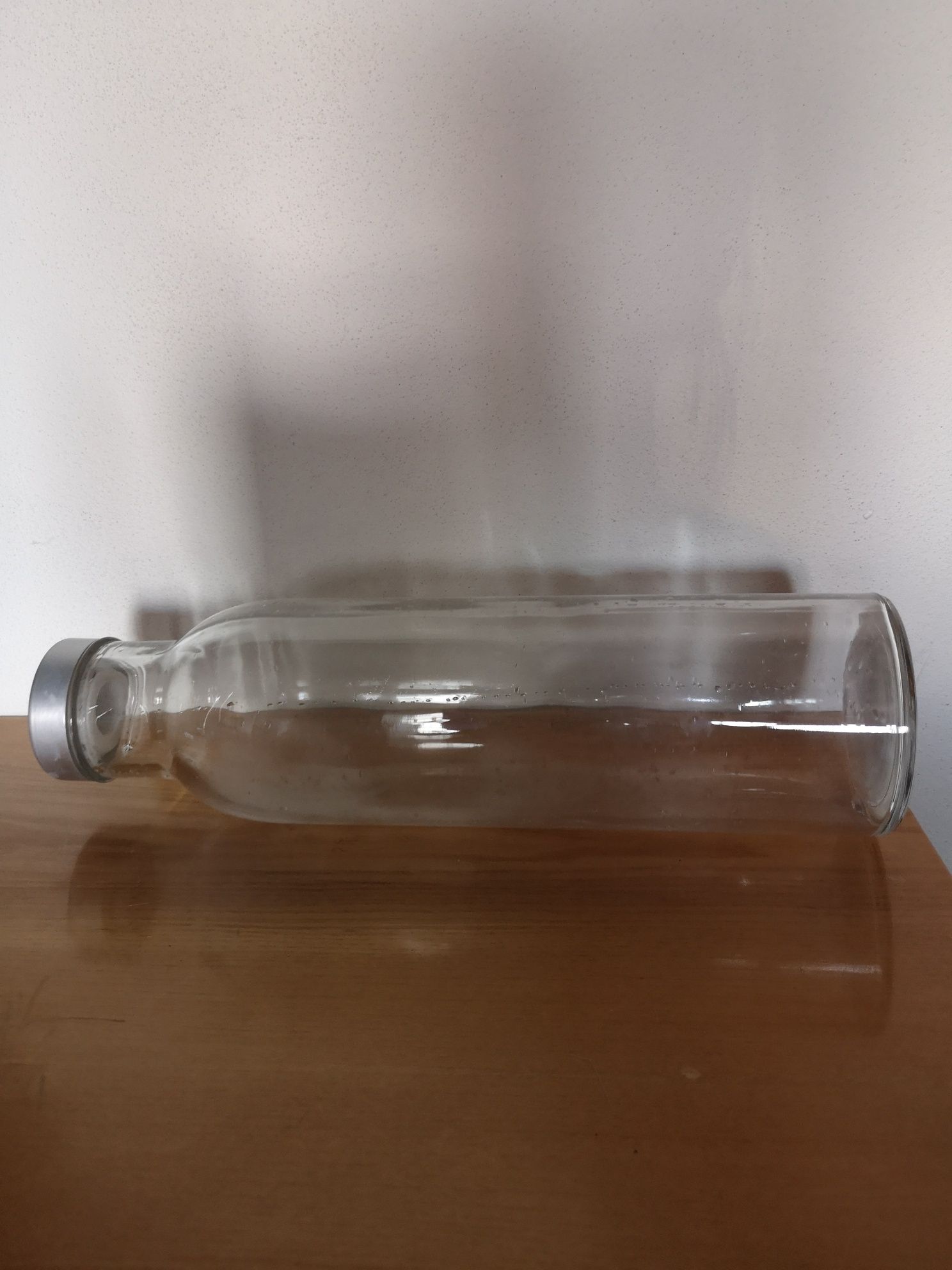 Szklana butelka do przechowywania art. spożywczych