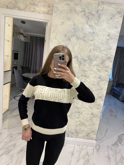 Черный с белым свитер люкс бренд