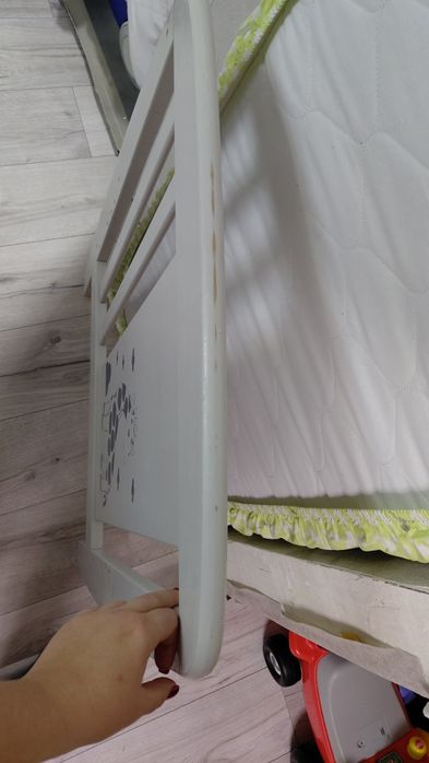 Дитяче ліжко з матрасом