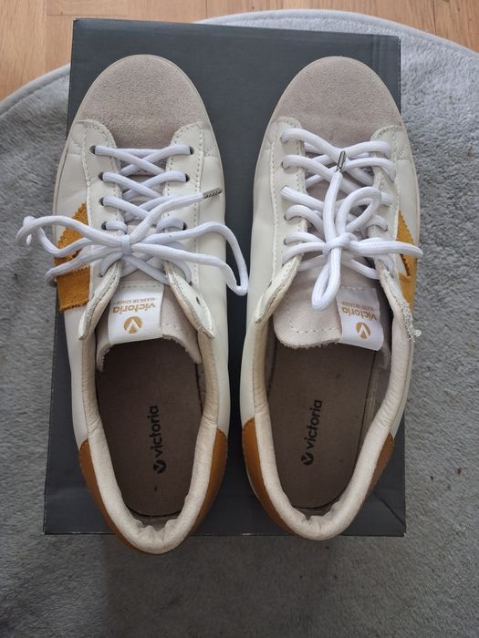 Buty sportowe Snakersy skóra rozm 39 Victoria