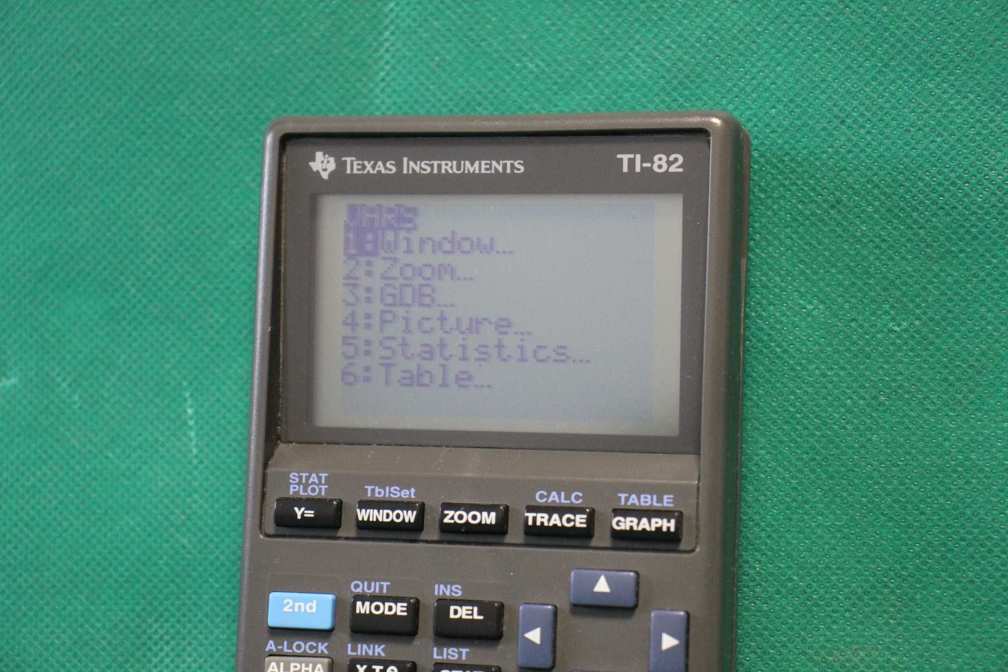 Kalkulator graficzny TEXAS INSTRUMENTS TI-82