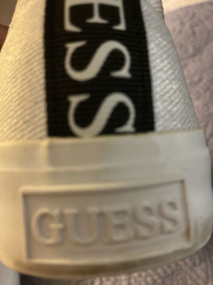 Ténis Guess lindos para o verão