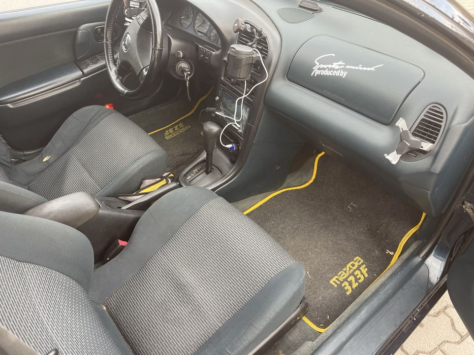 Mazda 323 F продам