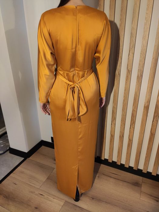 Piękna musztardowa pomarańczowa sukienka suknia na wesele studniówkę