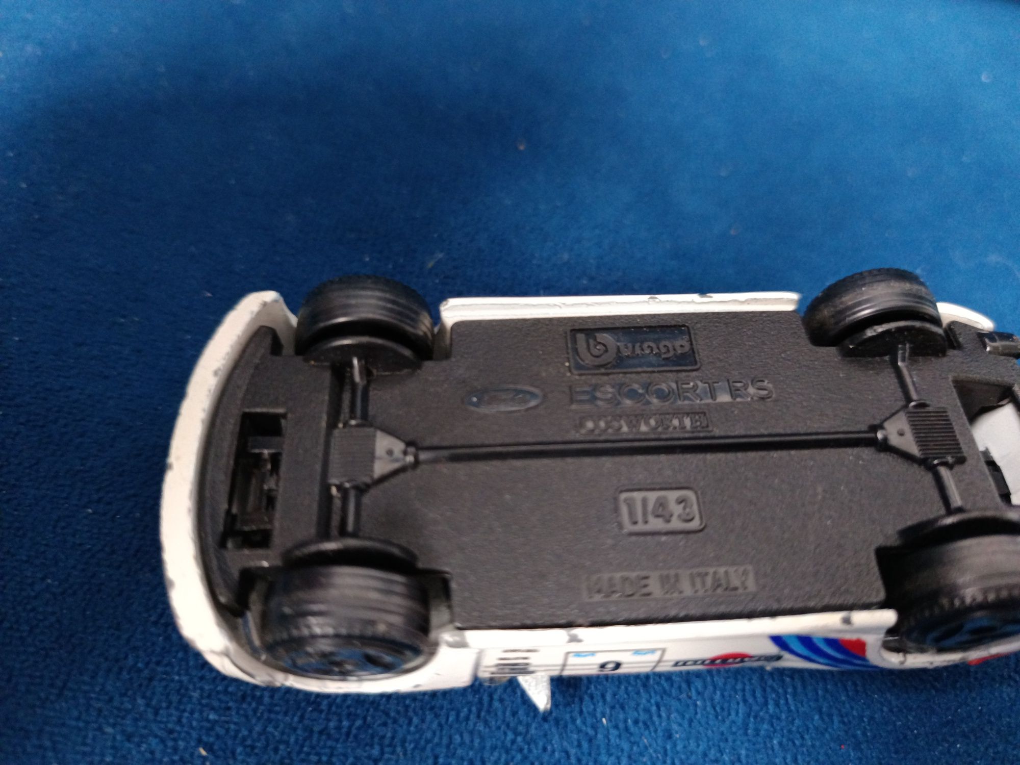 2 stare vintage modele samochodów Ford Sierra i Escort RS Bburago 1:43