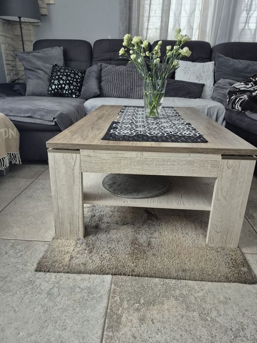 Meble do salonu , stół z krzesłami