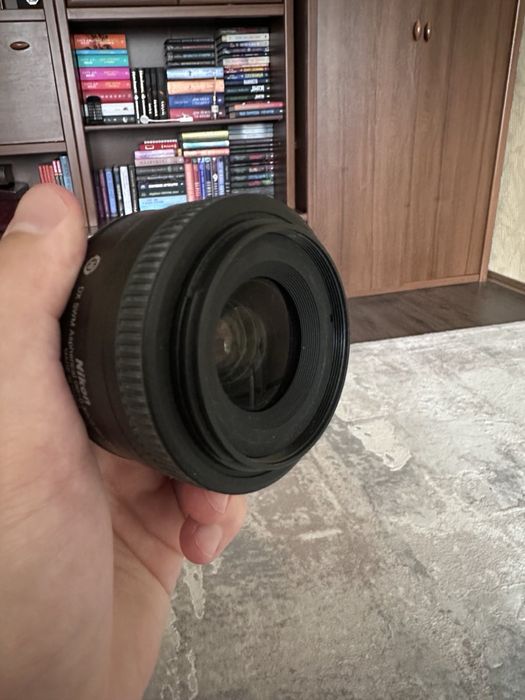 Фотоапарат Nikon D90 + обʼєктив Nikon DX AF-S NIKKOR 35 mm 1:1.8G