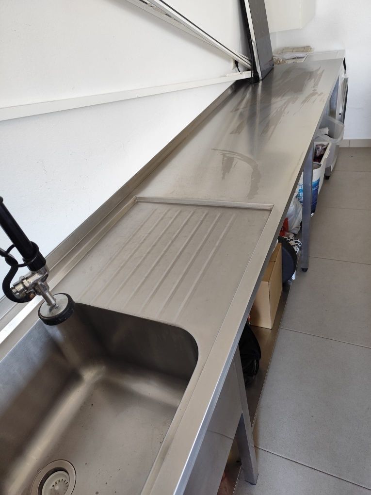 Escaparate em Inox com Pia