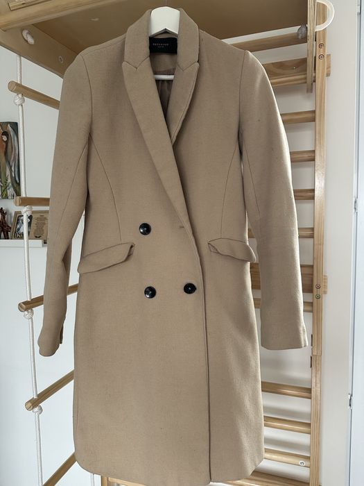 Płaszcz beżowy camel cieplejszy wiosenny jesienny reserved 34
