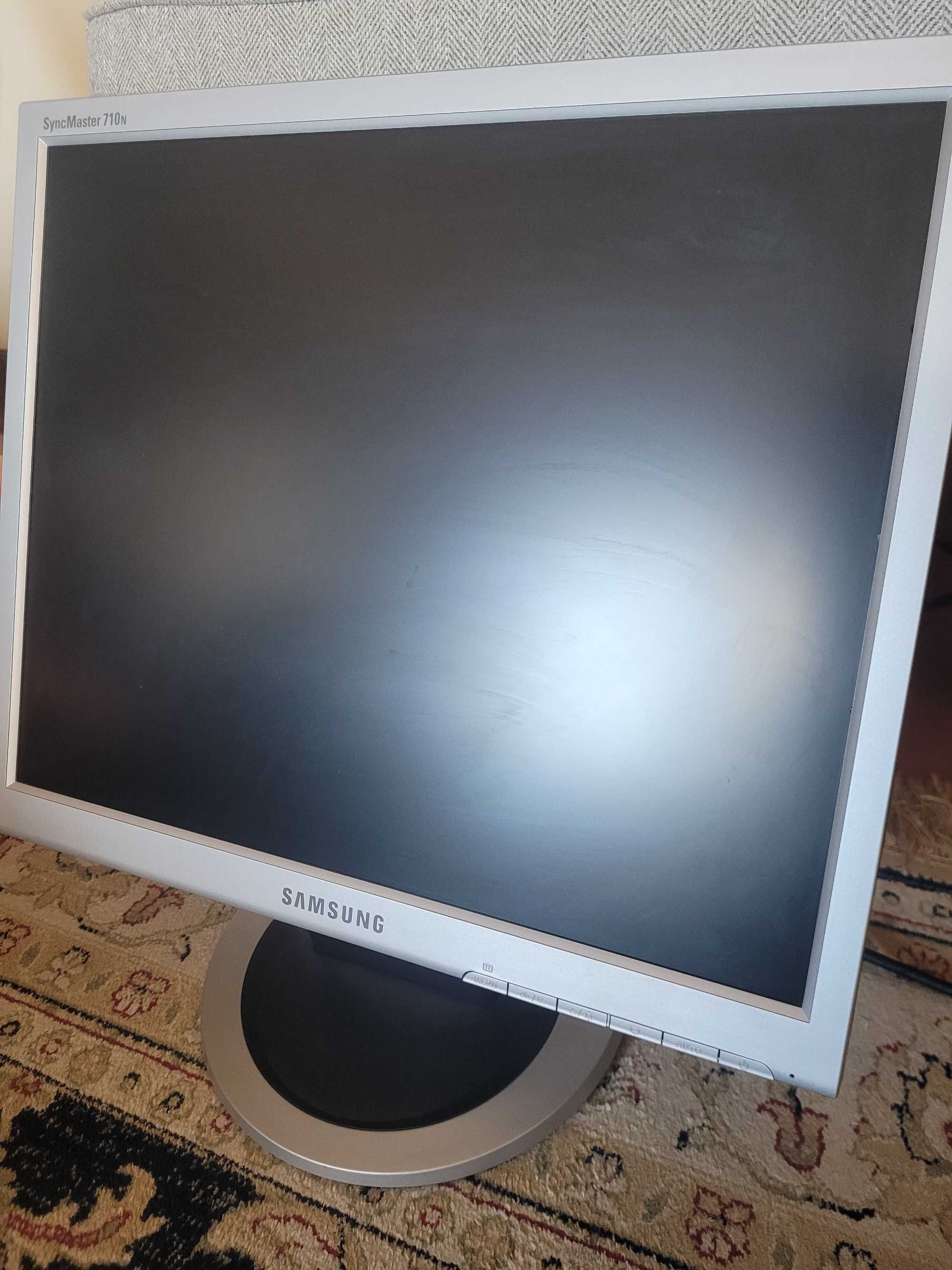 Monitor Samsung 710N