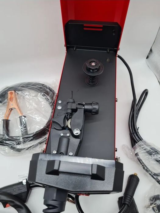 Spawarka MIG wielofunkcyjna spawarka 4 w 1 przenośna 140Amp MIG140