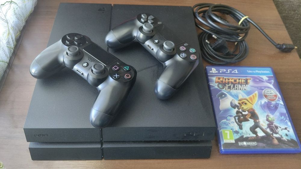 Продам SONY Playstation 4