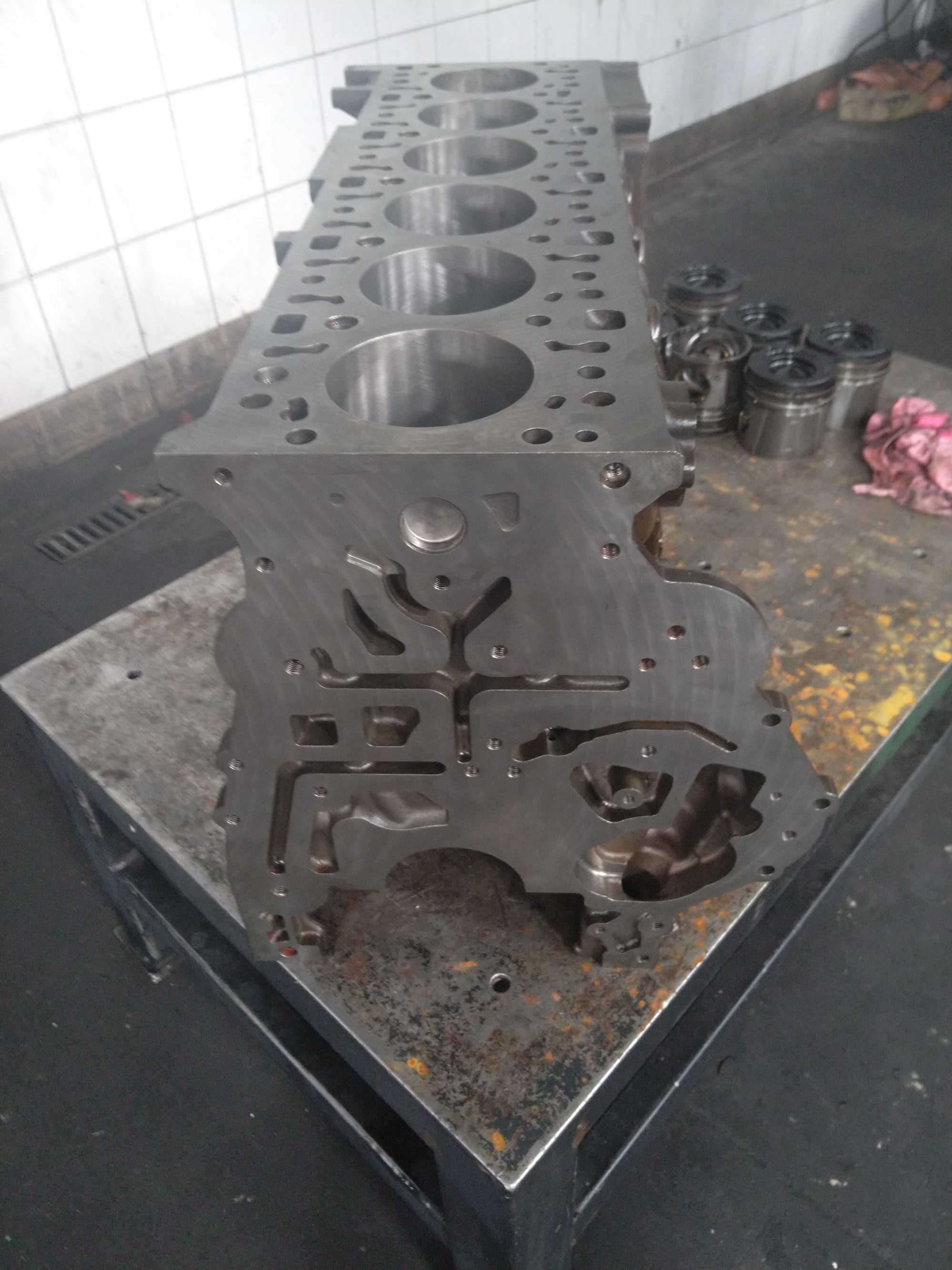 Głowica sw400 turbo  i  zwykła po regeneracji do kombajnu bizon