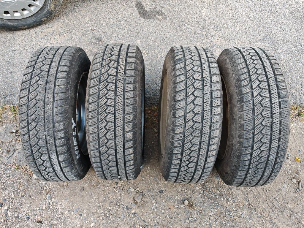 Розварки москвич зимні 185 r13  з червоними гайками та ключем під них
