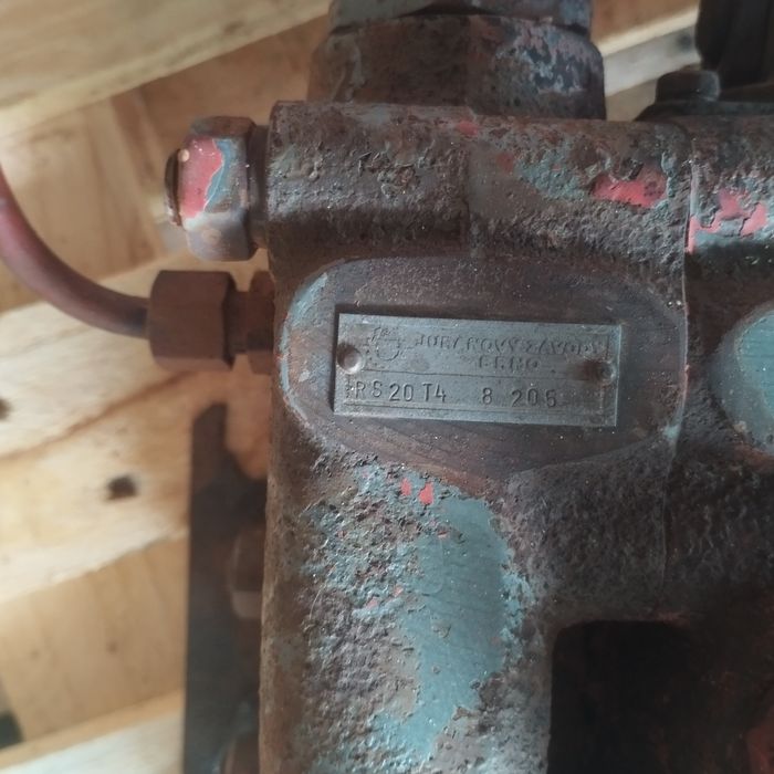 Rozdzielacz hydrauliczny, 4 sekcje