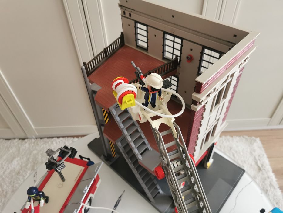 Playmobil duży zestaw straży pożarnej, budynek i auta