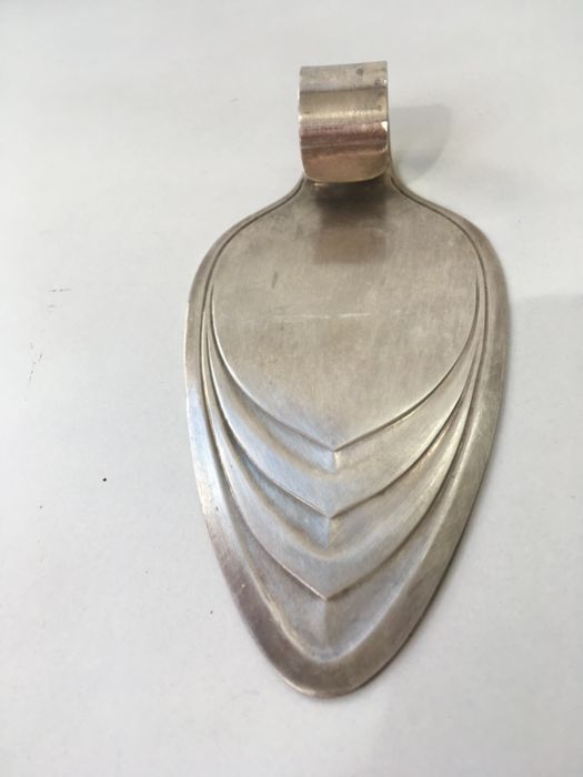 Espátula de bolo em casquinha com marca, Art Deco