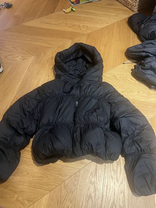 Жіноча тепла курта чорна