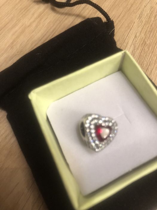 Charms Pandor 925 serce rubin