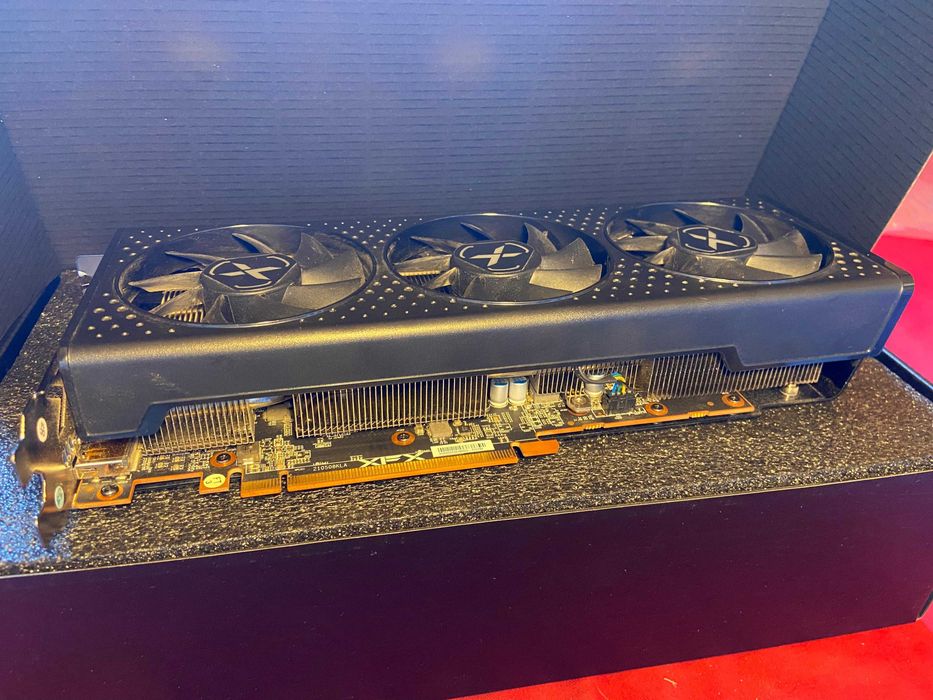 XFX RX6650XT 8GB comprei há 2 anos nunca deu problemas