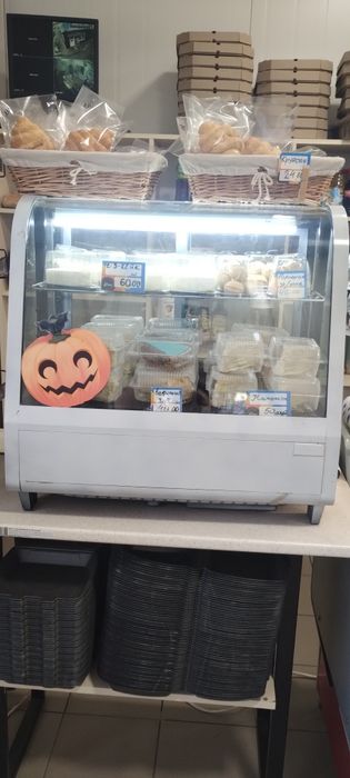 Продам холодильну вітрину, кондитерську вітрину,