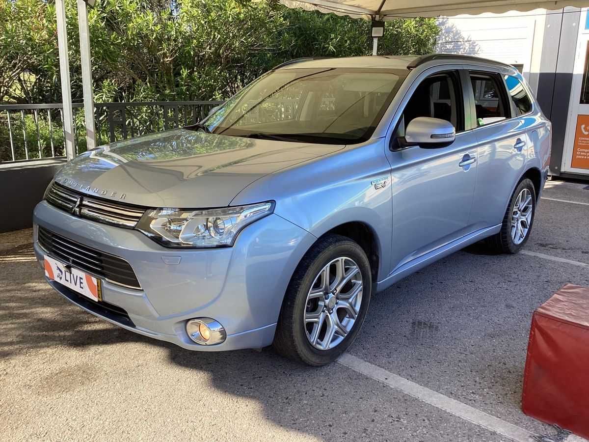Mitsubishi Outlander PHEV Instyle 4WD 2014 — Híbrido Plug-in