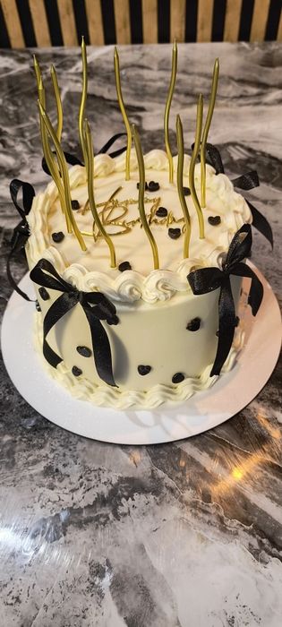 Торти, капкейки, макаронси, трайфли – десерти на замовлення