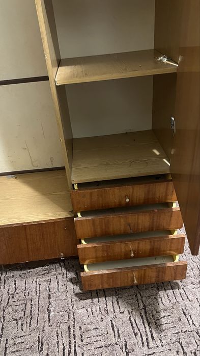 Шафа для одягу в коридор