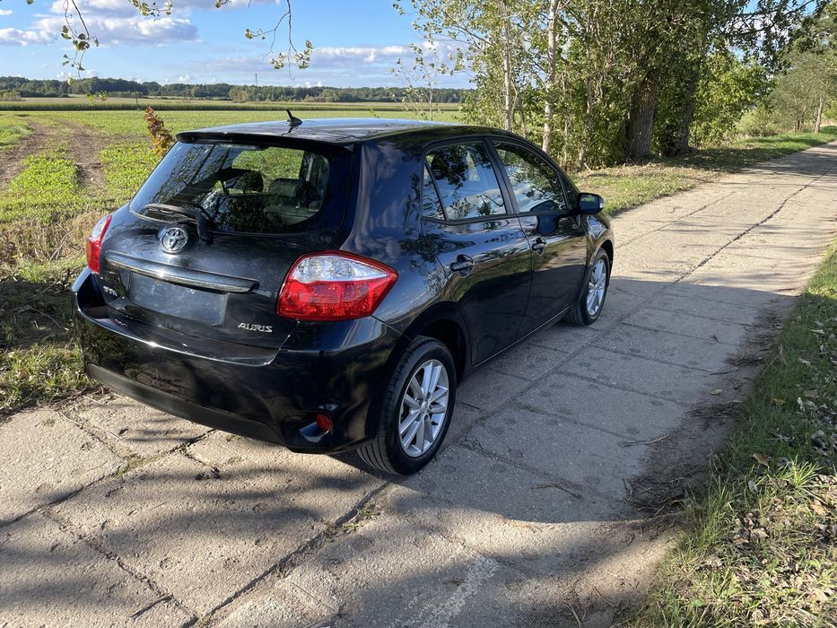 Toyota auris 2012r