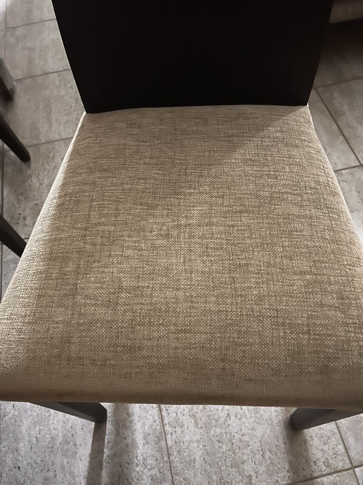 Mesa e 8 cadeira em excelente estado