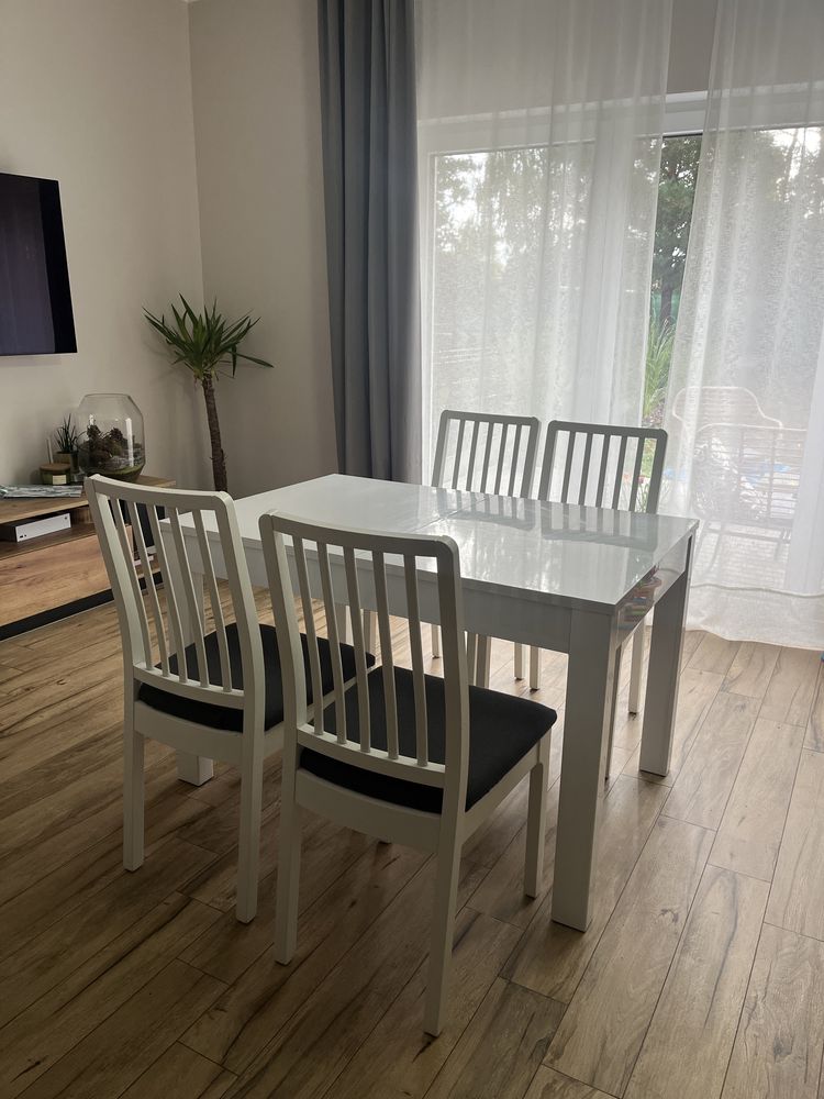 Cztery krzesła ikea