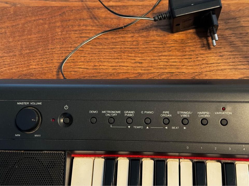 Yamaha NP-31 Piano Digital, 76 Teclas, com Pedal de Sustain
