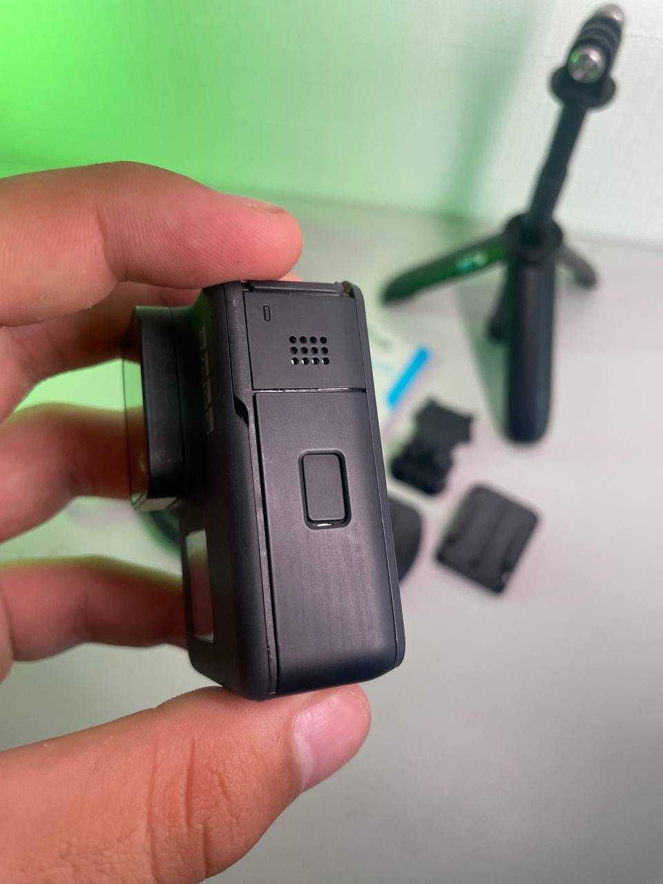Екшн камера GoPro HERO7 Black в чудовому стані та з комплектом