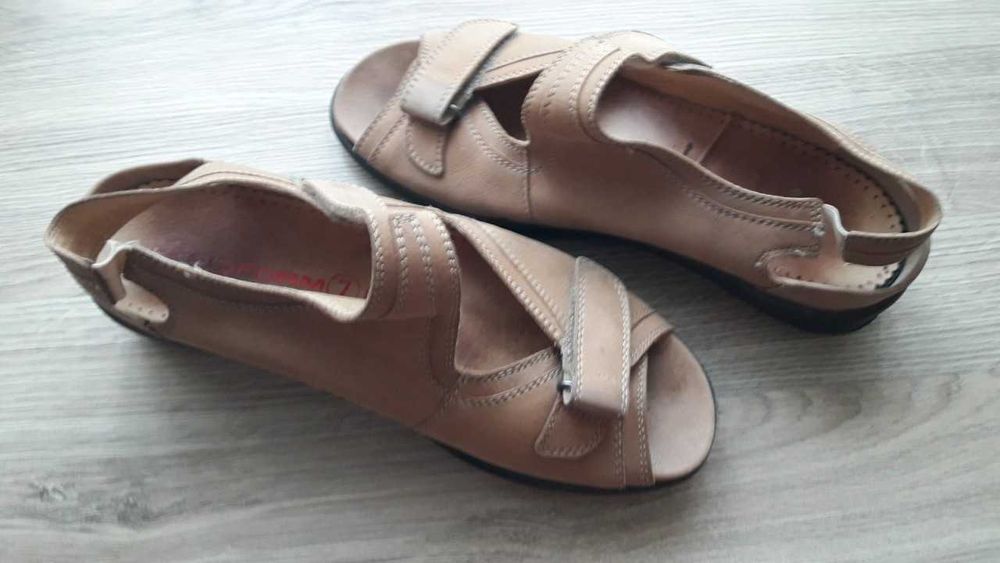 Босоножки /кожа/бежевые/40-41(на широкую ногу)