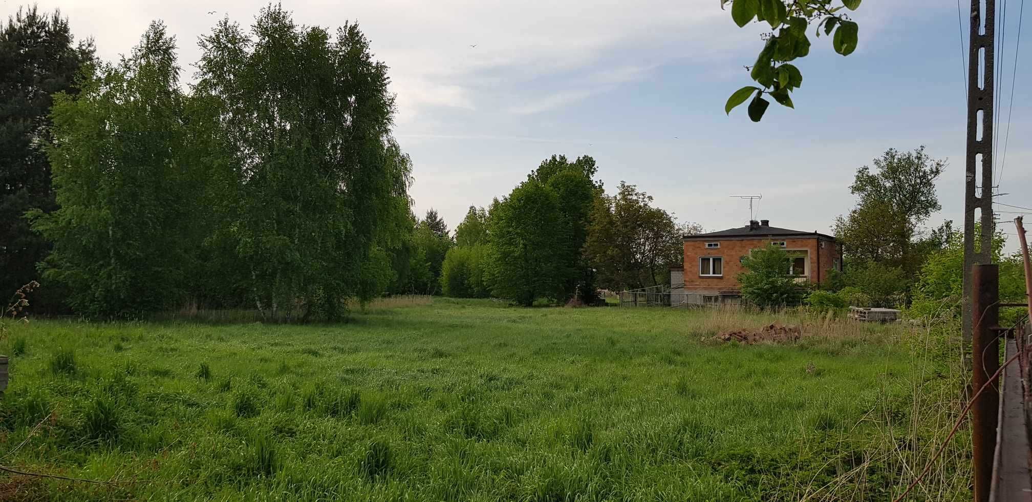 Działka z domem i budynkiem gospodarczym