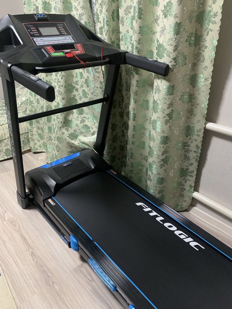 Продається бігова доріжка FitLogic T15