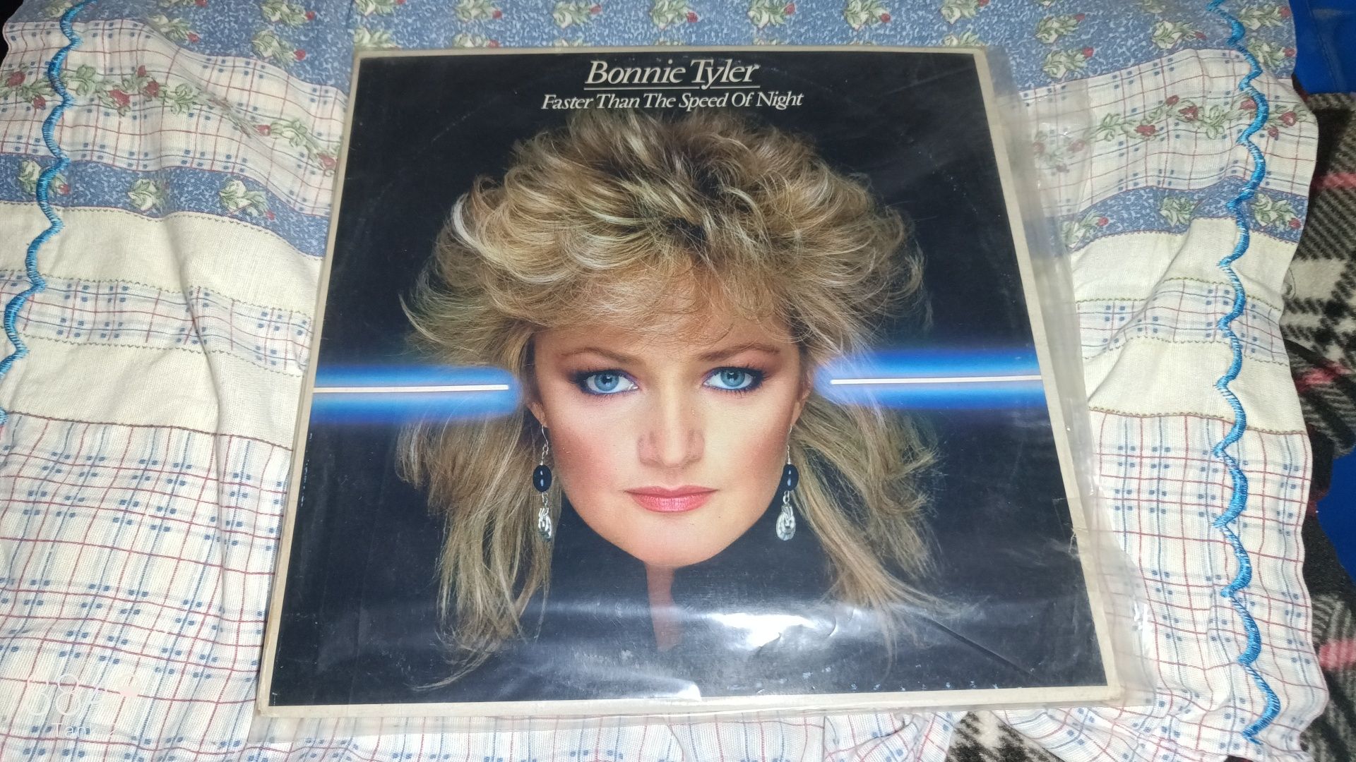Bonnie Tyler_Faster than the speed of night