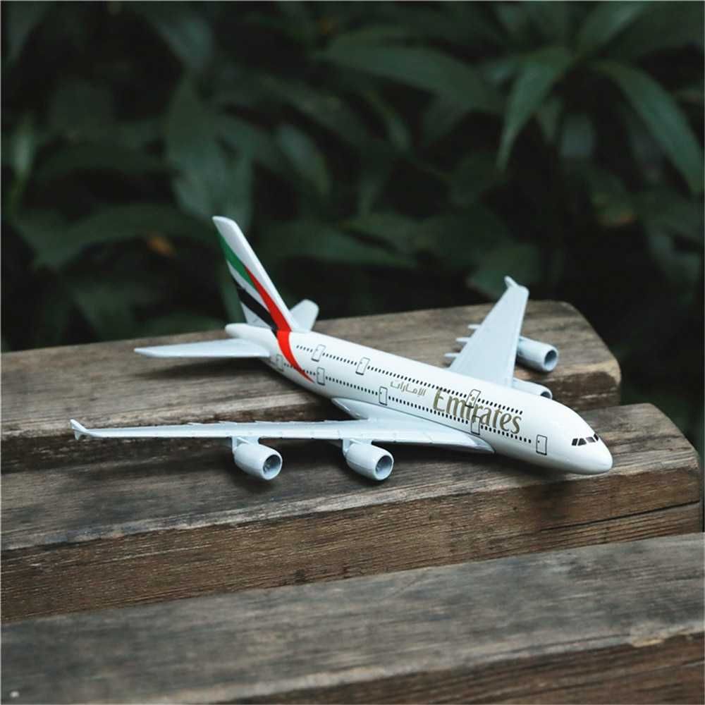 Modelo Miniatura Avião Airbus A380 Emirates Airlines NOVO