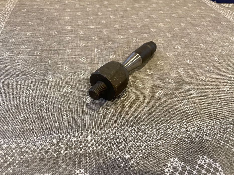 Drążek kierowniczy (nowy, nieużywany)